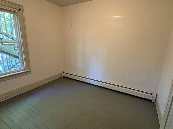 4th image of 19 Lilac Ln #3