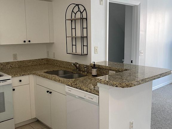 3rd image of 2107 SE 10th Ave APT 822