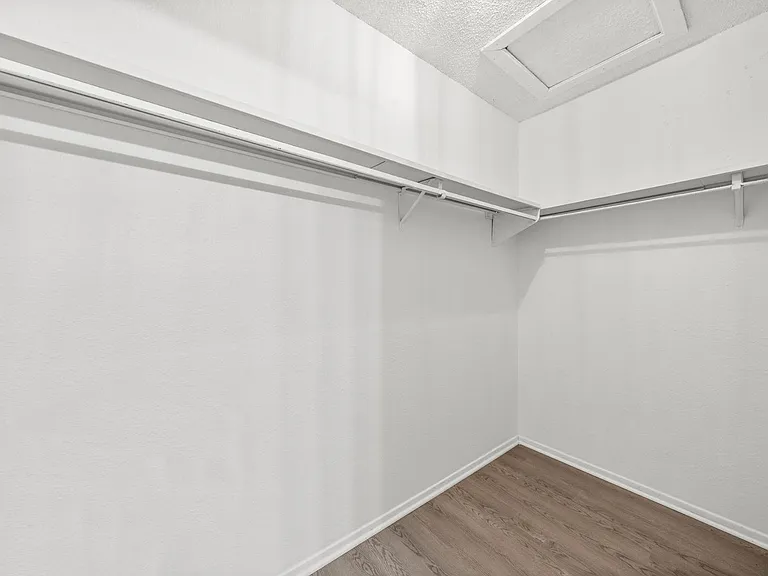 411 Greenlawn Blvd — Photo 25