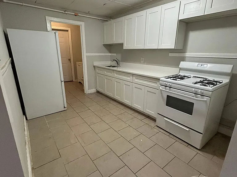 276 4th St Fall River, MA Two Units Available: Room for $600 & 1 Bedroom for $1,250! — Photo 7