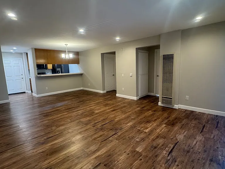 1355 Loma Ave #205 — Photo 9