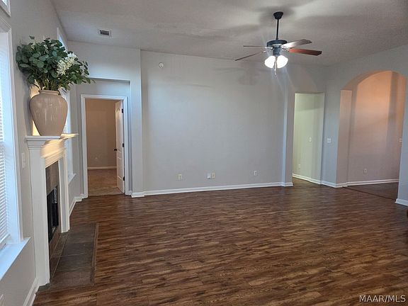 3rd image of 700 Lismore Pl