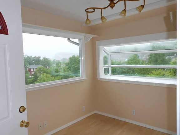Sunroom/Dining Room