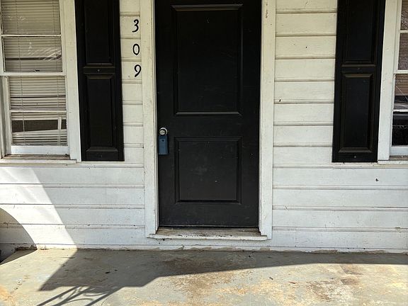 3rd image of 309 Crest Dr