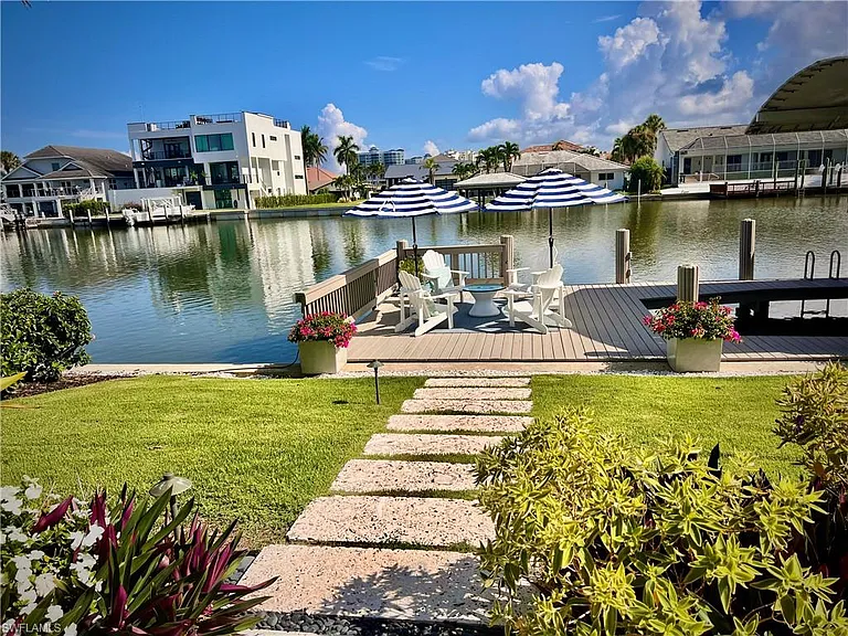 383 Seabee Ave — Photo 4