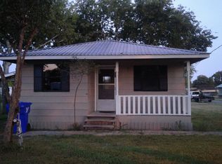 601 Armstrong St, Yoakum, TX 77995
