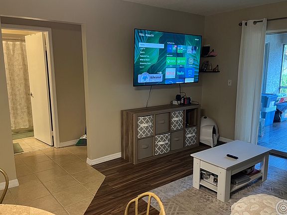 4th image of 3117 Sir Hamilton Cir