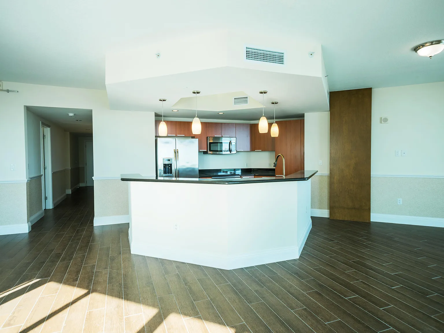 3 bed, 3.0 bath, 2239 sqft, $3,500 — Photo 3