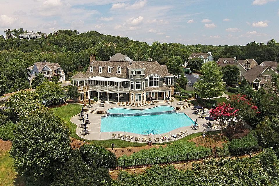 2nd image of 3867 Silver Brook Ln