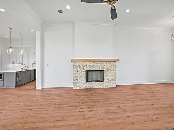 2nd image of 4451 Camargue Ave