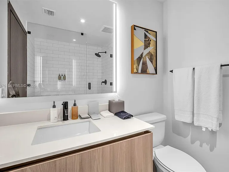 398 NE 5th St #Penthouse 4701 — Photo 8