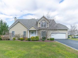 8 Cardinal Ct, Glen Cove, NY 11542
