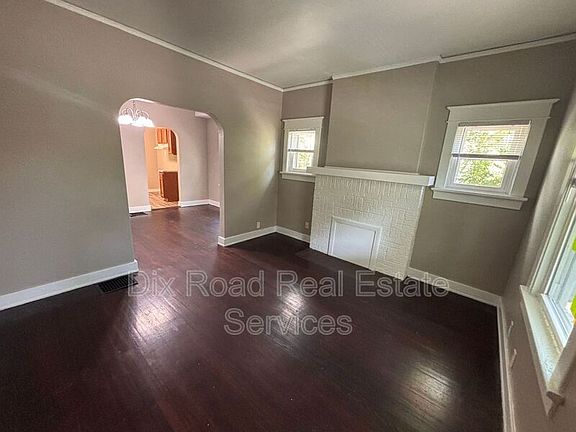 5th image of 2109 Victoria Ave