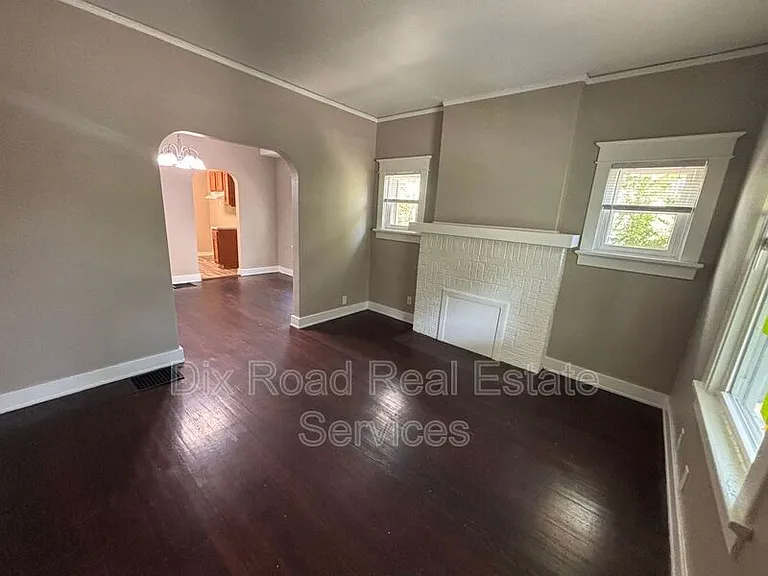 2109 Victoria Ave — Photo 5