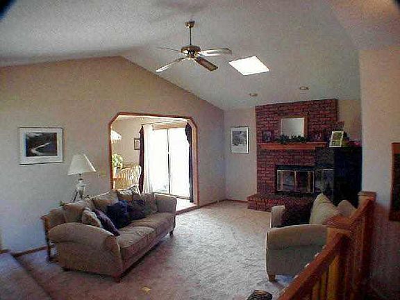 3rd image of 337 Oakwood Ct