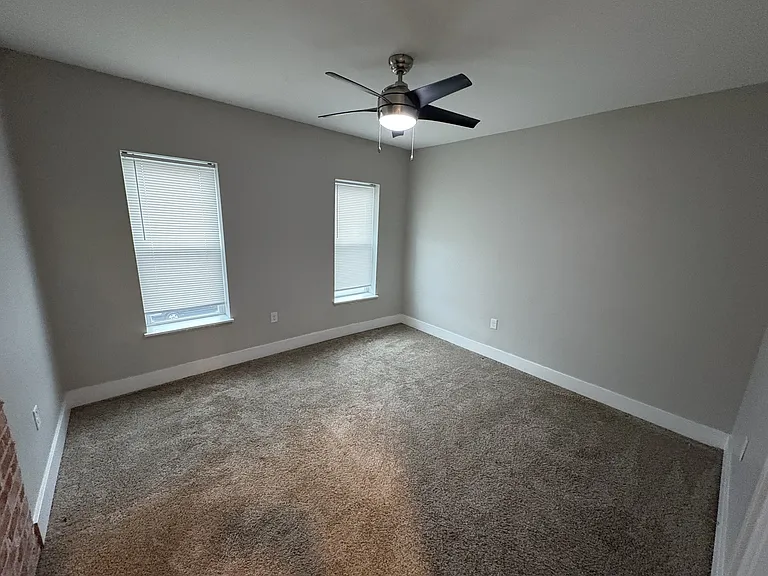 1621-31 Oak St #1631 — Photo 9