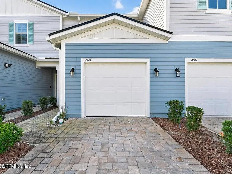 260 Brandon Lakes Dr — Photo 1