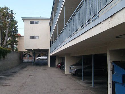 4th image of 13614 Cordary Ave APT 05