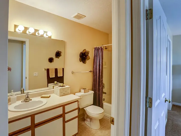 Sterling Pointe Apartments — Photo 44