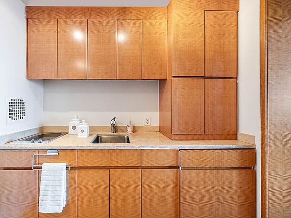 5th image of 300 E 74th St APT 26D
