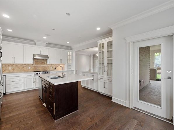 5 bedroom rental in West Vancouver — photo 5