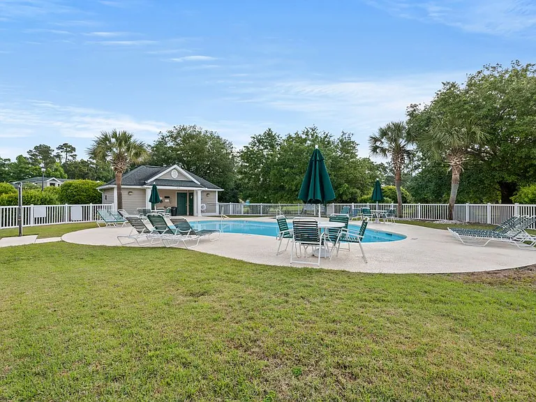 412 Pinehurst Ln #15F — Photo 32