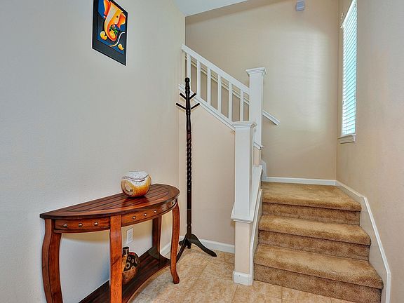 3rd image of 371 Bautista Pl