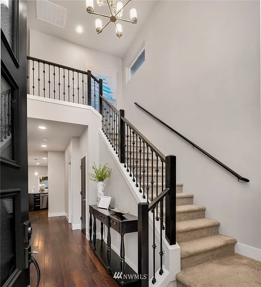 4 bed, 2400 sqft, $3,800 — Photo 2