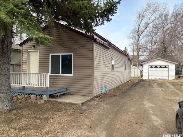 306 1st Street W, Carnduff, SK S0C 0S0