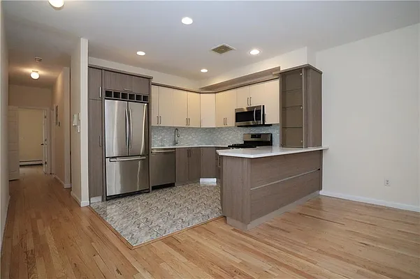 Sold by Remax Edge | media 1