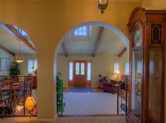 3rd image of 213 Riverhill Blvd