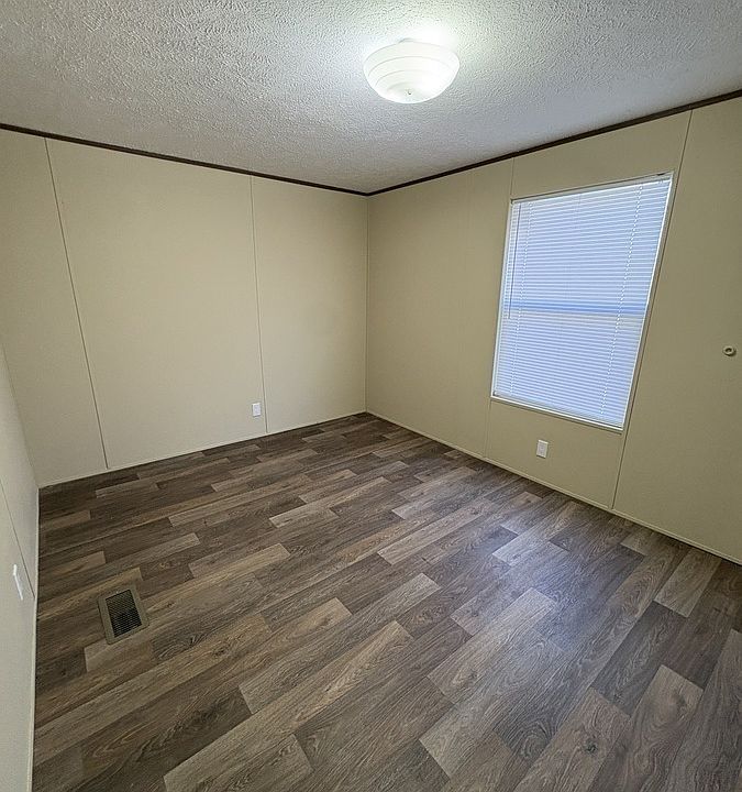 1st image of 24 Imperial Valley Dr