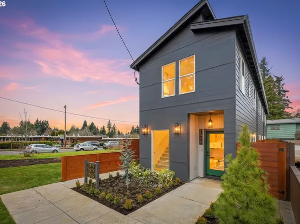 11717 SE Ash St, Portland, OR 97216