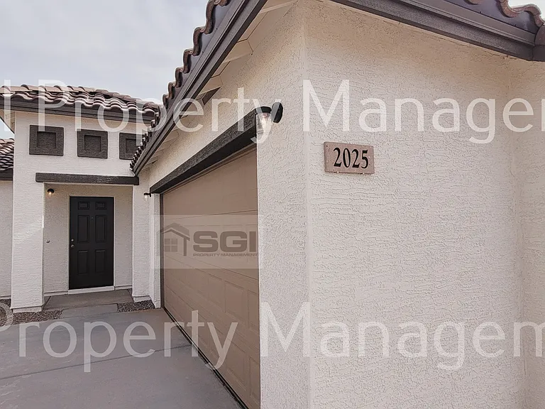 2025 E Velvet Pl — Photo 1