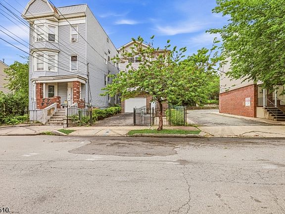 3rd image of 63 Chadwick Ave