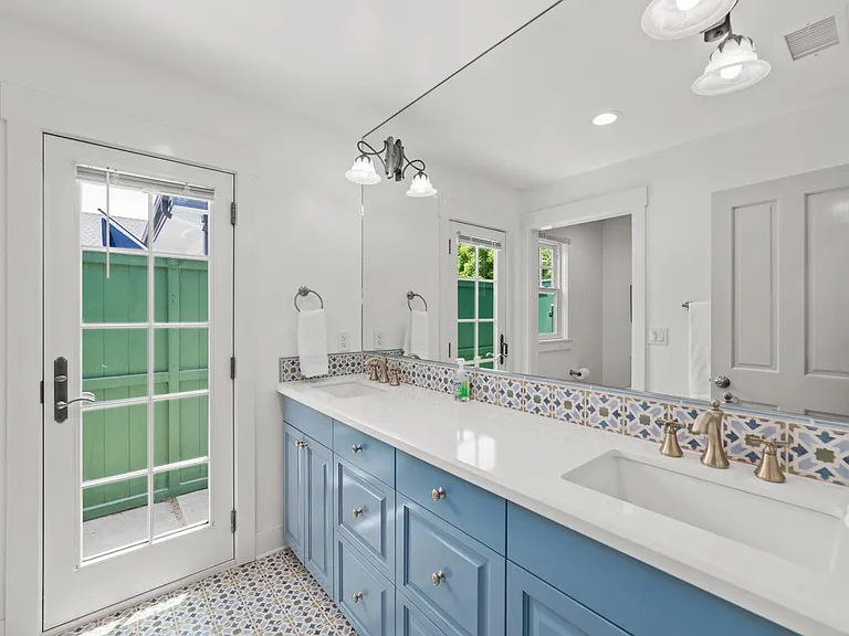750 Coronado Ave — Photo 34