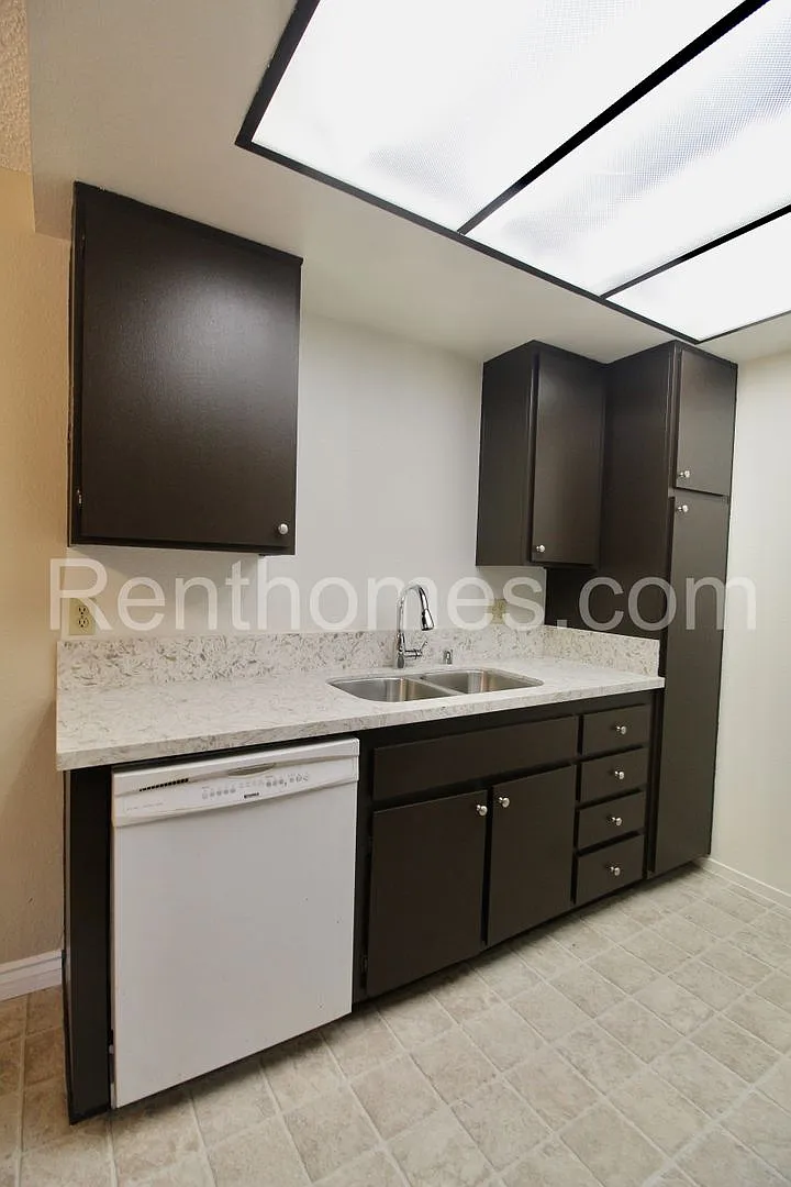 Mira Mesa, 10232 Black Mt Rd #91, Quartz Counters, Community Pool, Spa and Tennis! — Photo 4