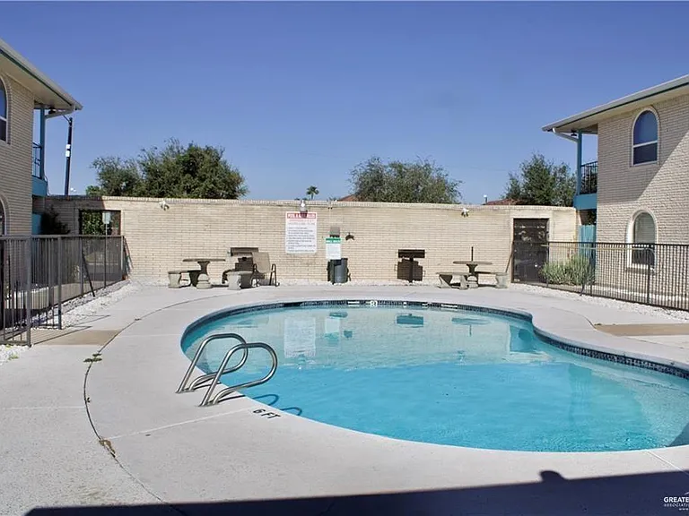 2125 Kerria Ave #10 — Photo 2