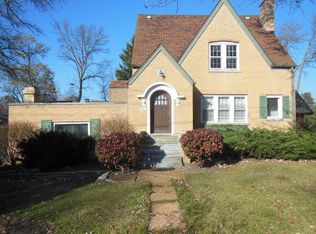 885 Lake Cook Rd, Highland Park, IL 60035