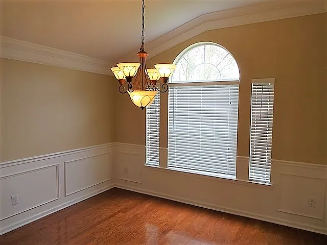1904 Abercrombie Ln — Photo 5