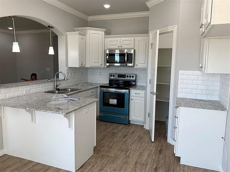 4371 W Barhem Dr — Photo 3