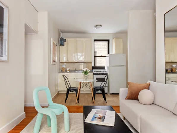 21-38 35th Street image 2 of 6