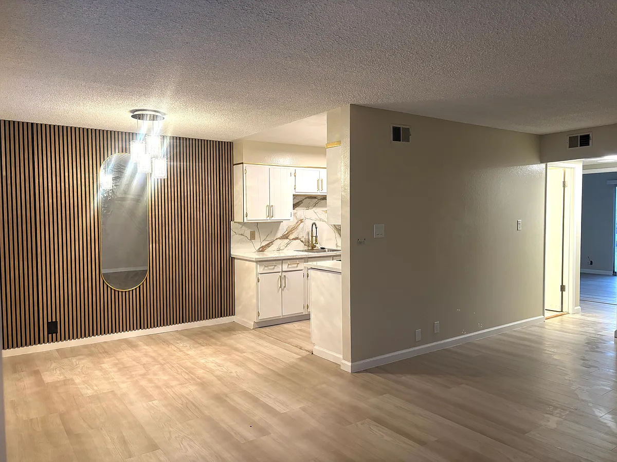 Building Photo - 21 Lewis Ave #8