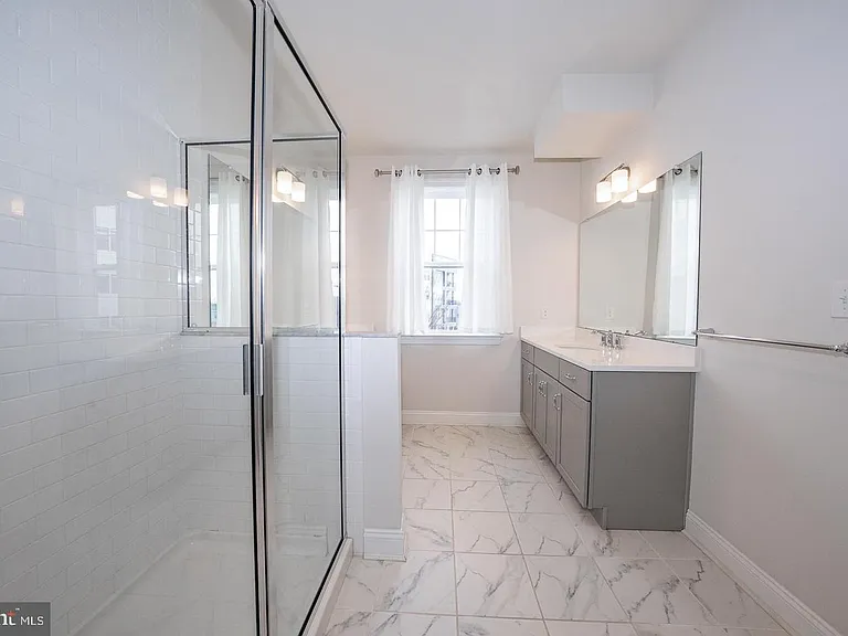 220 Charles Ellis Dr — Photo 25