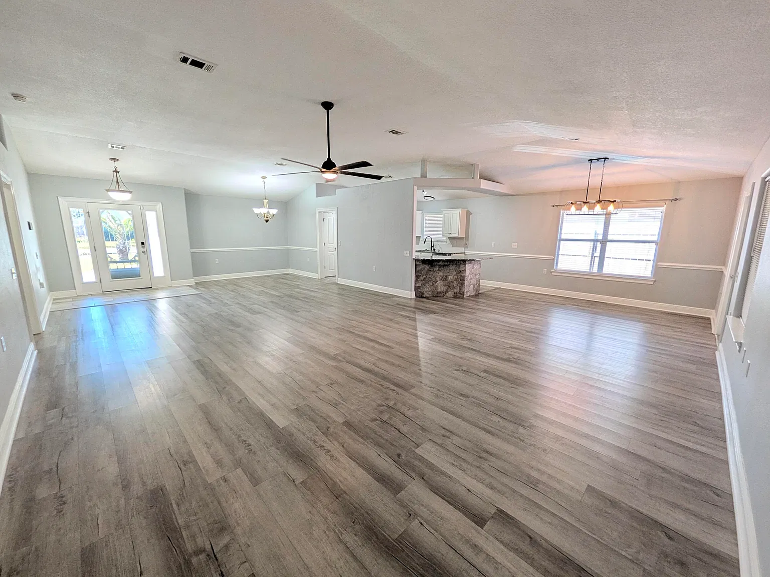 3 bed, 2140 sqft, $2,470 — Photo 4