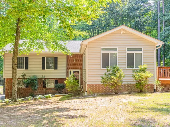 7323 Jackson Dr, King George, VA 22485