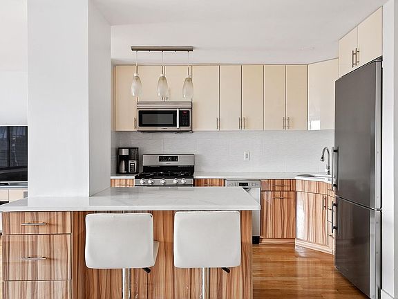 5th image of 382 Central Park W APT 17N