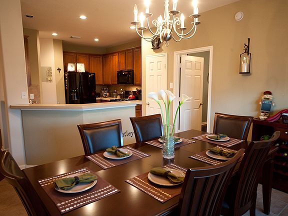 Full-size dining area, designer paint, ceramic tile, & large breakfast bar.
