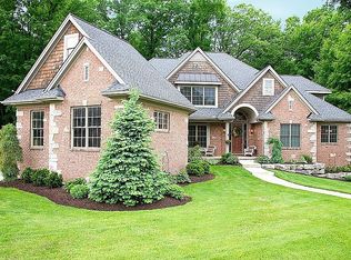 613 Mystic Woods Dr, Howell, MI 48843