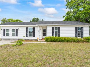 303 W Volant St, Hubert, NC 28539